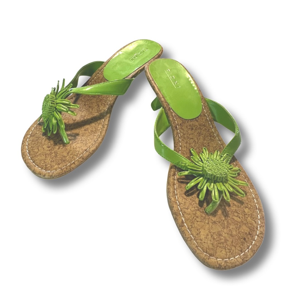 Fioni Low Healed Neon Green Sandals size (US) Flowers 8W
